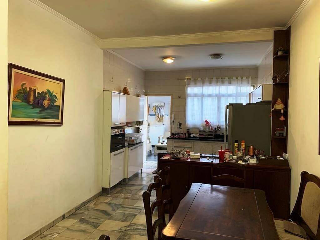 Casa para alugar com 2 quartos, 250m² - Foto 2