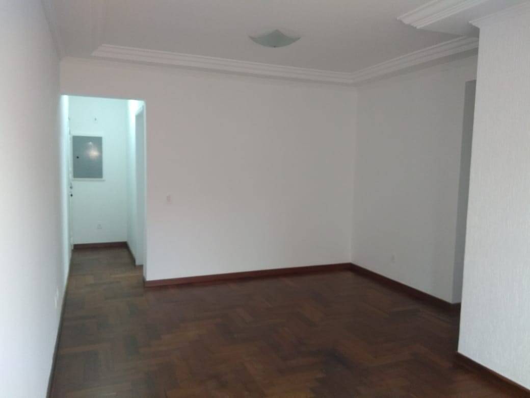 Apartamento à venda com 3 quartos, 85m² - Foto 2