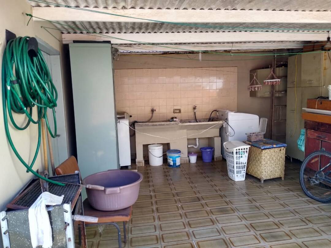 Casa à venda com 3 quartos, 180m² - Foto 2