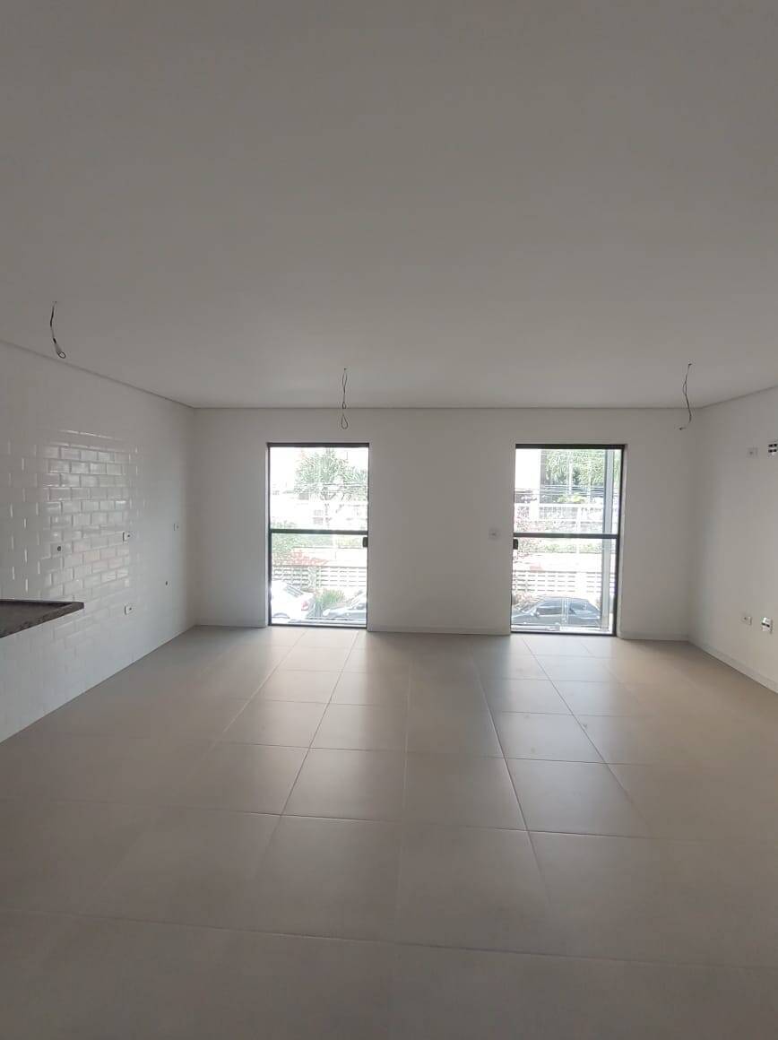 Casa à venda com 2 quartos, 131m² - Foto 1