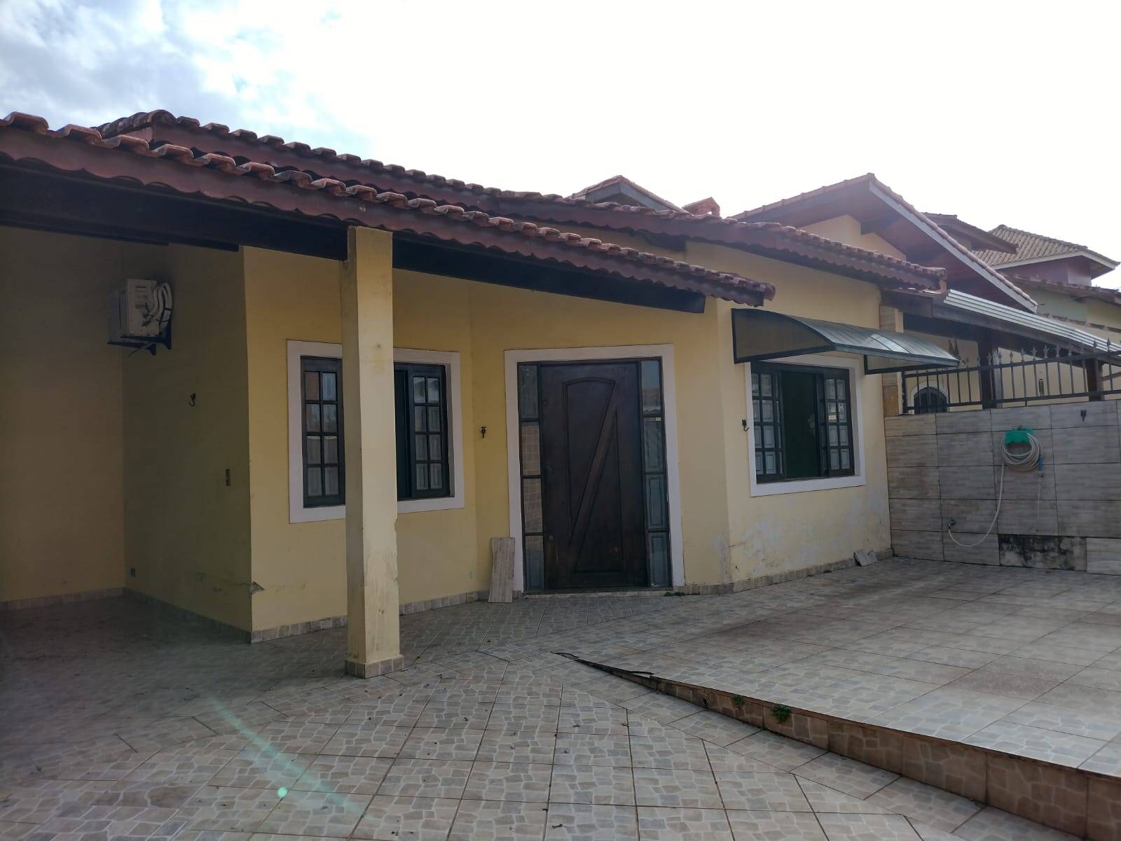 Casa à venda com 3 quartos, 151m² - Foto 1