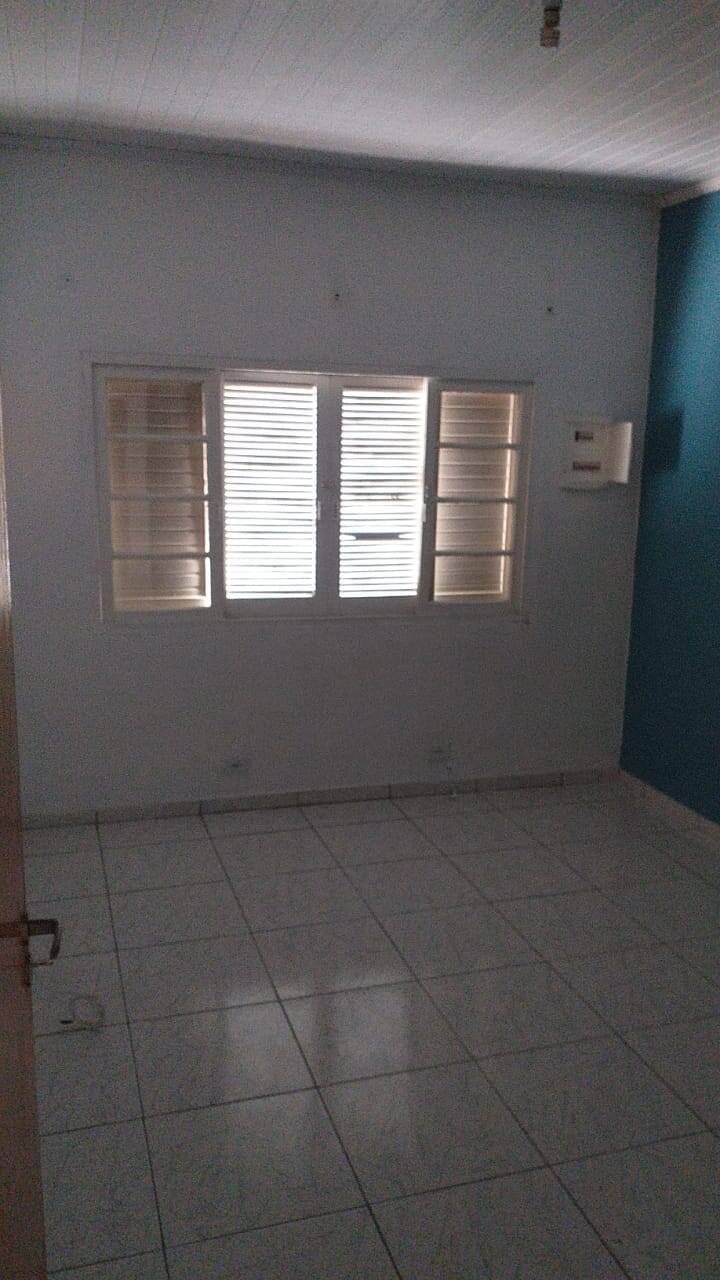 Casa à venda com 1 quarto, 130m² - Foto 3