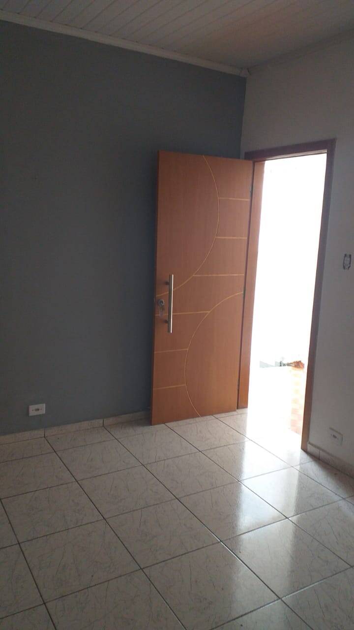 Casa à venda com 1 quarto, 130m² - Foto 2