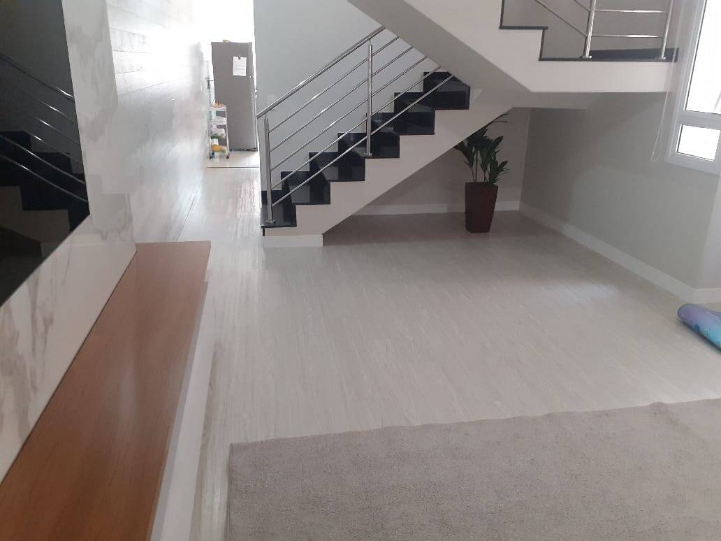 Sobrado à venda com 3 quartos, 230m² - Foto 1