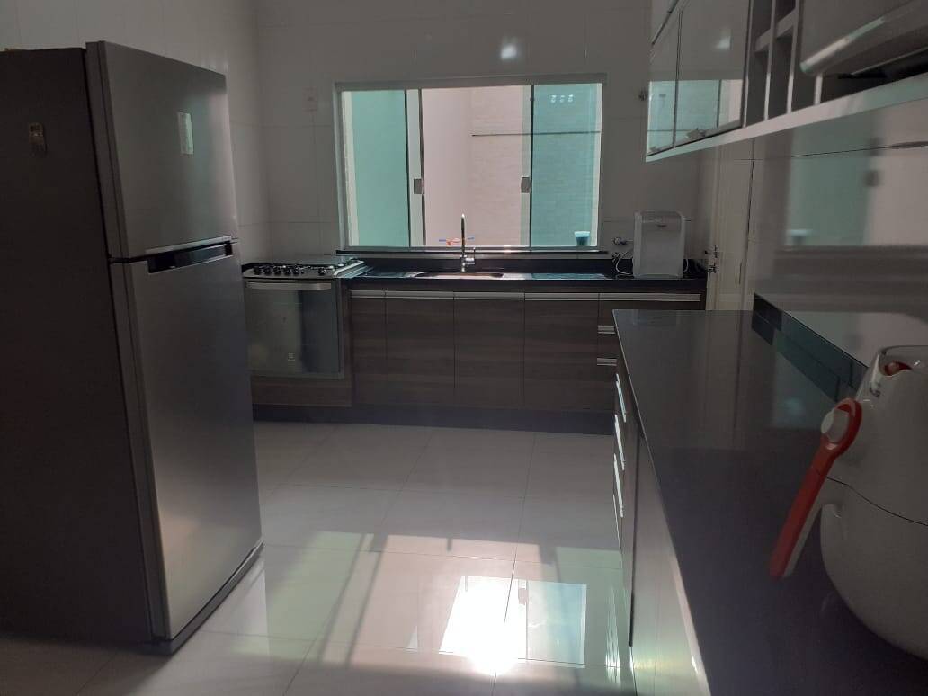 Sobrado à venda com 3 quartos, 230m² - Foto 4