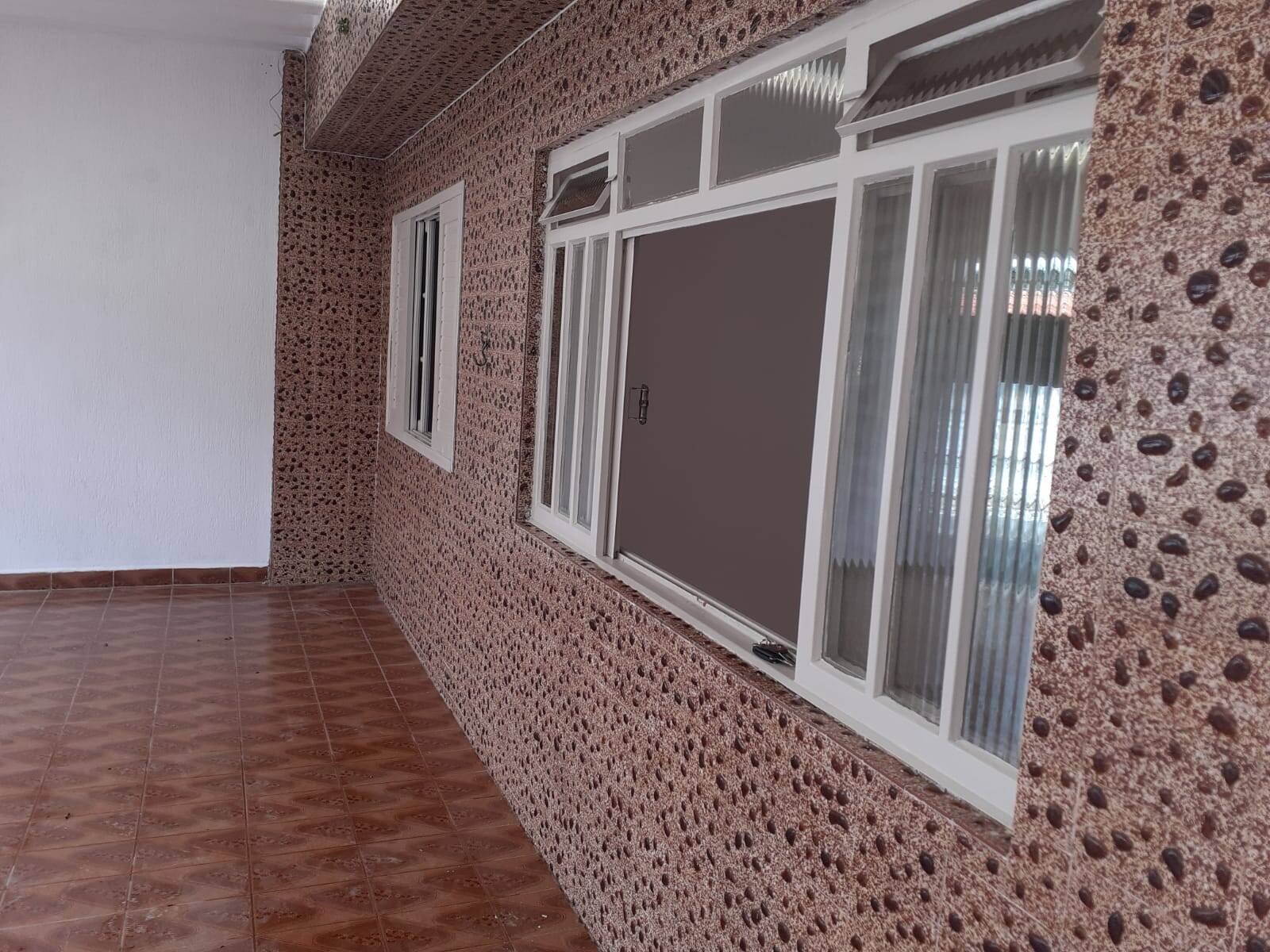 Casa à venda com 2 quartos, 100m² - Foto 1