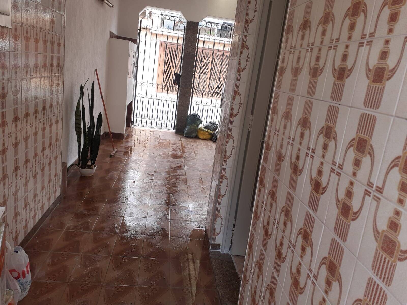 Casa à venda com 2 quartos, 100m² - Foto 3