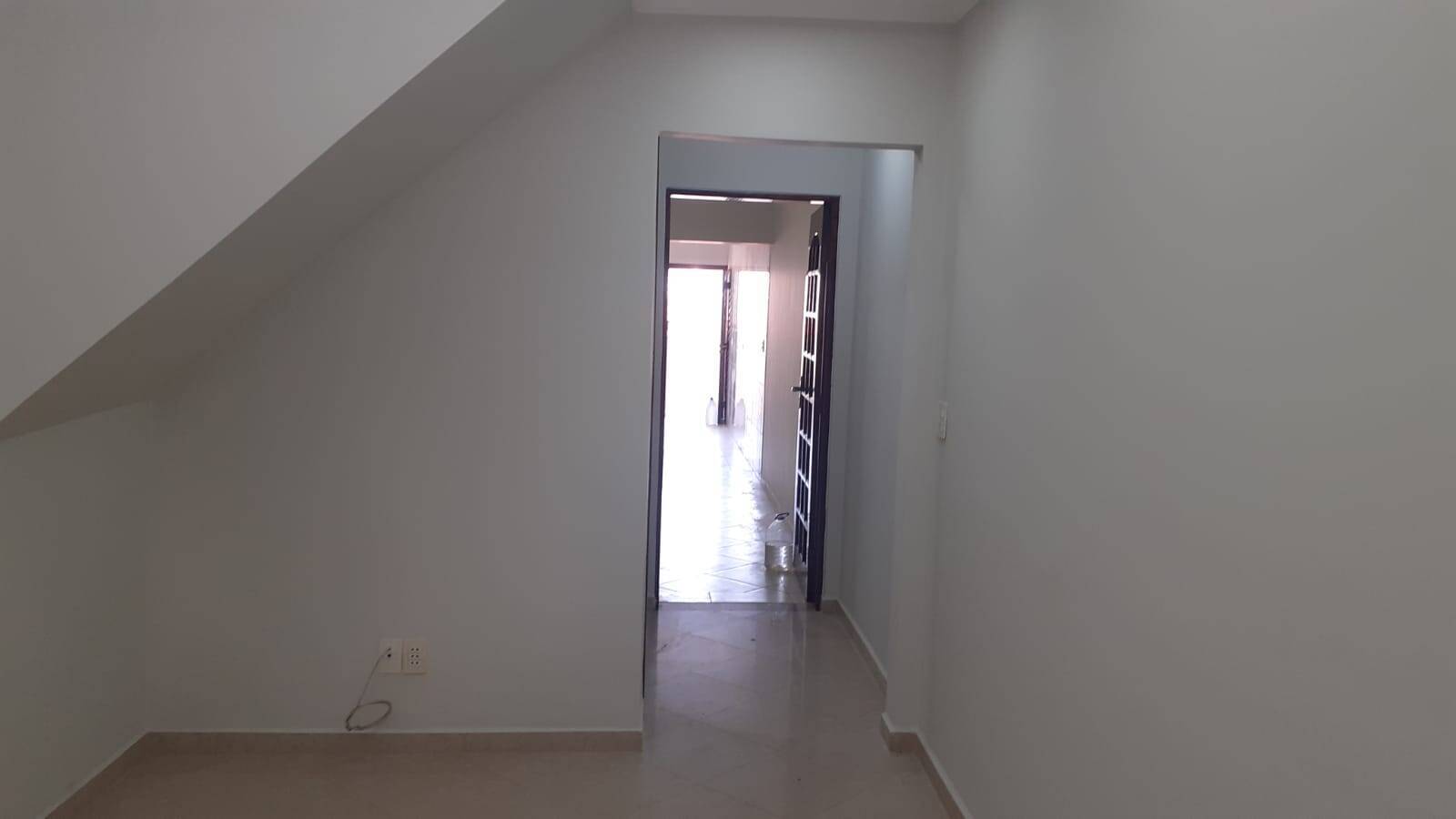 Casa à venda com 3 quartos, 248m² - Foto 4