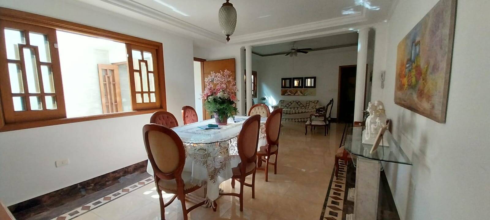 Casa à venda com 3 quartos, 402m² - Foto 1