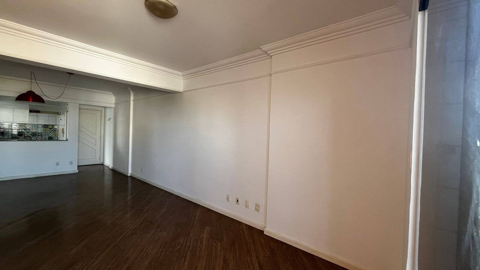 Apartamento à venda com 2 quartos, 75m² - Foto 3