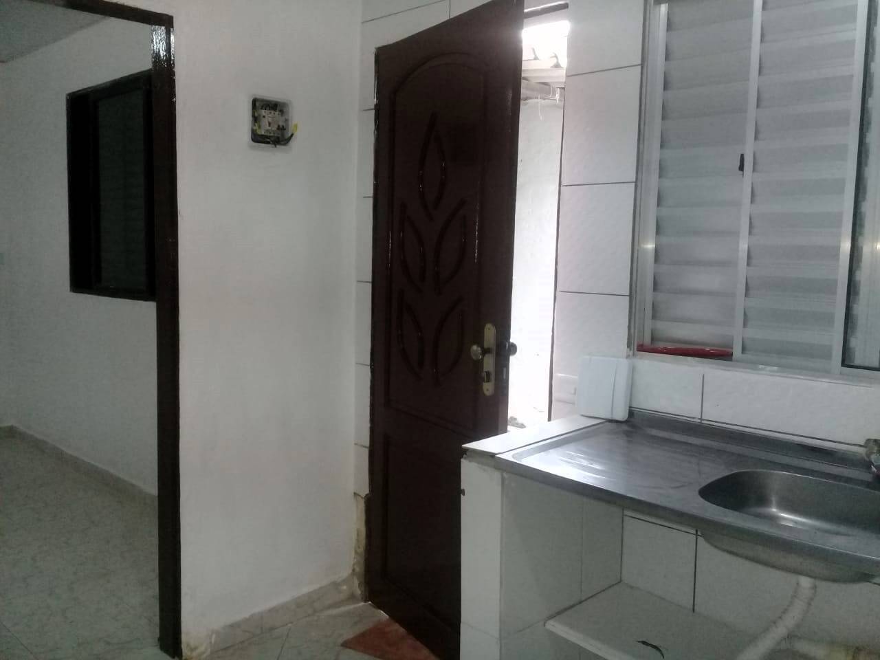 Casa para alugar com 1 quarto, 30m² - Foto 1