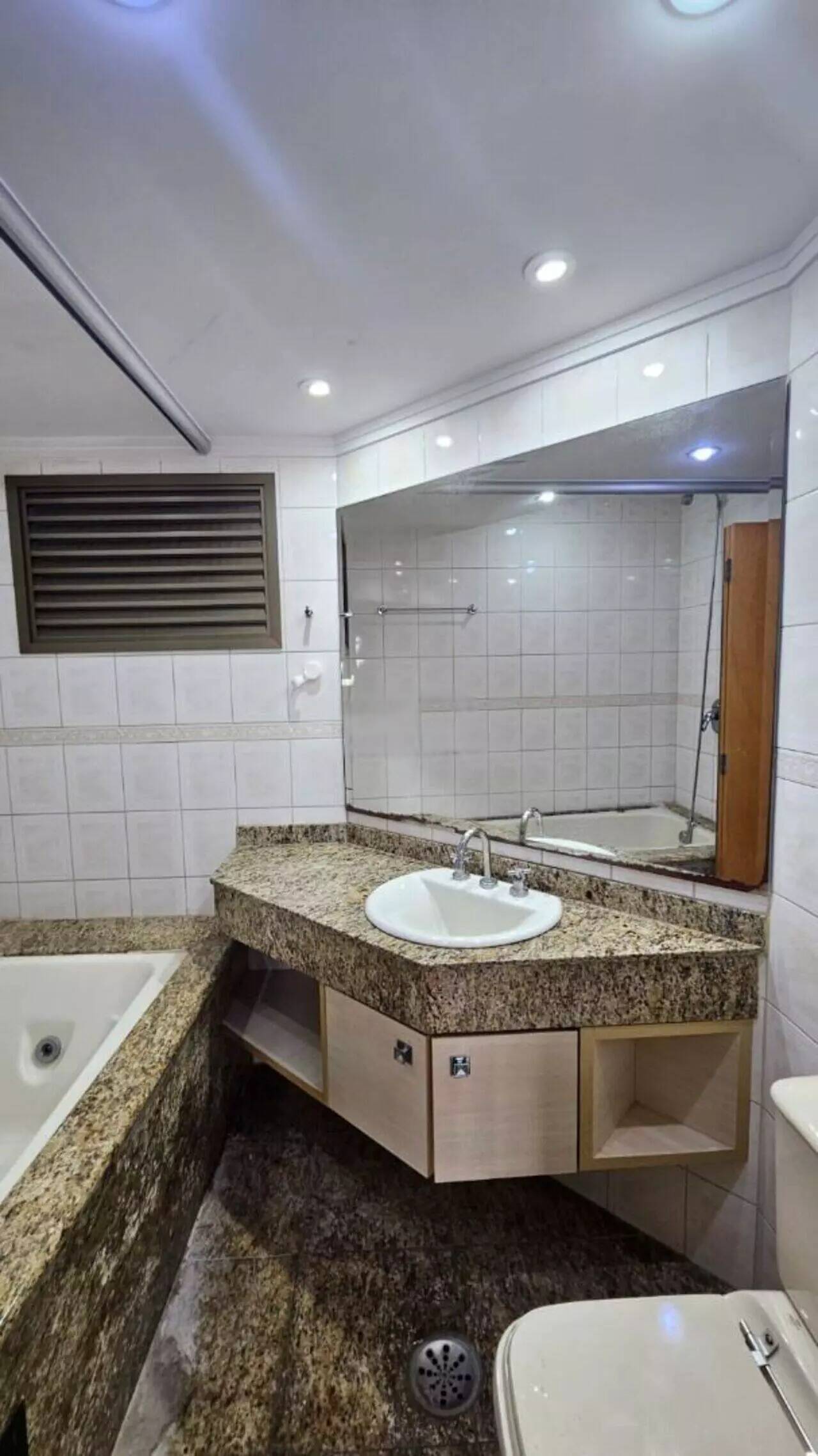 Apartamento para alugar com 3 quartos, 102m² - Foto 10